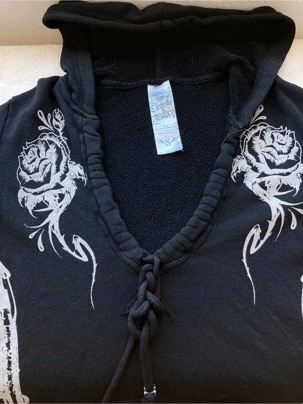 Y2K Crash & Burn Skull Rhinestone Short Sleeve Hoodie Black Size S vintage - Image 12