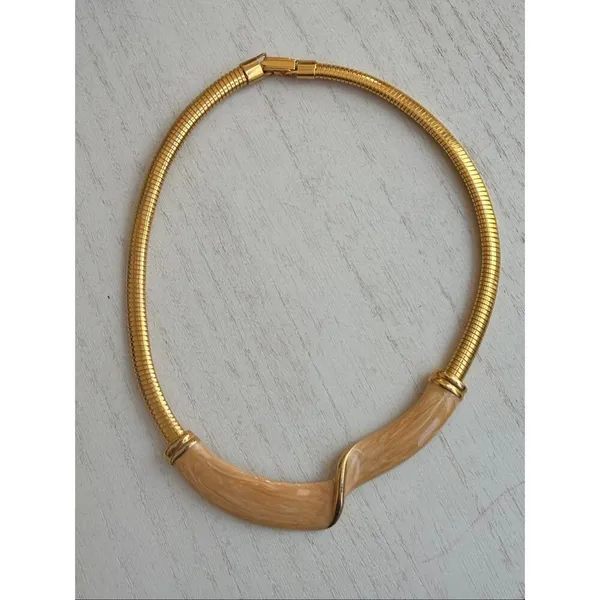 Vintage 1980s Gold Tone Omega Necklace & Matching Earrings Set - Image 4