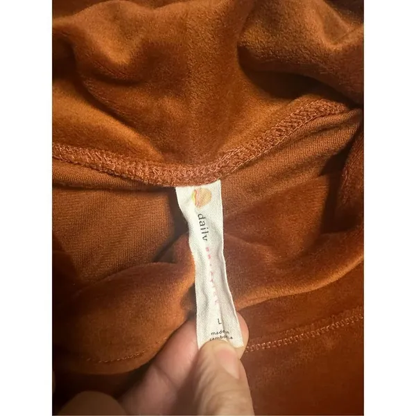 Anthropologie daily practice side tie velvet pullover burnt orange large - Image 3