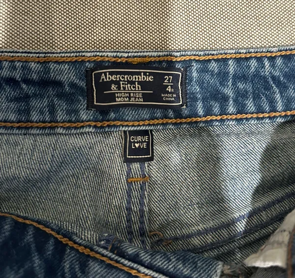 Abercrombie High Rise Mom Jeans - Image 3