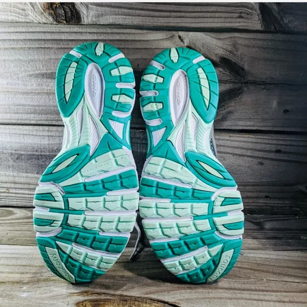 Saucony Marauder 3 women's size 9.5 Gray and green . - Image 6