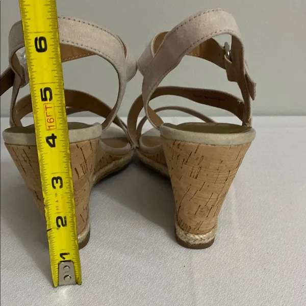 Dv8 by dolce vita Elegant Cream Wedge Sandals like new size 11 - Image 4