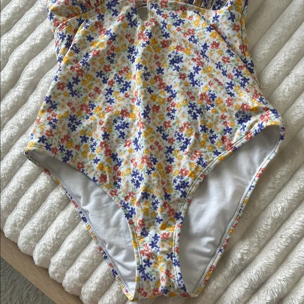 Shade and Shore Floral One-Piece Swimsuit - Image 3
