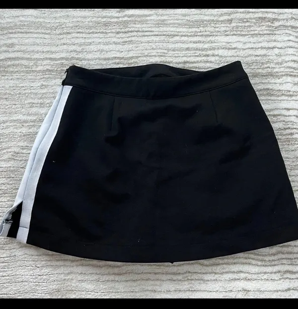 Tiger Mist Black And White Tennis Skirt - Image 3