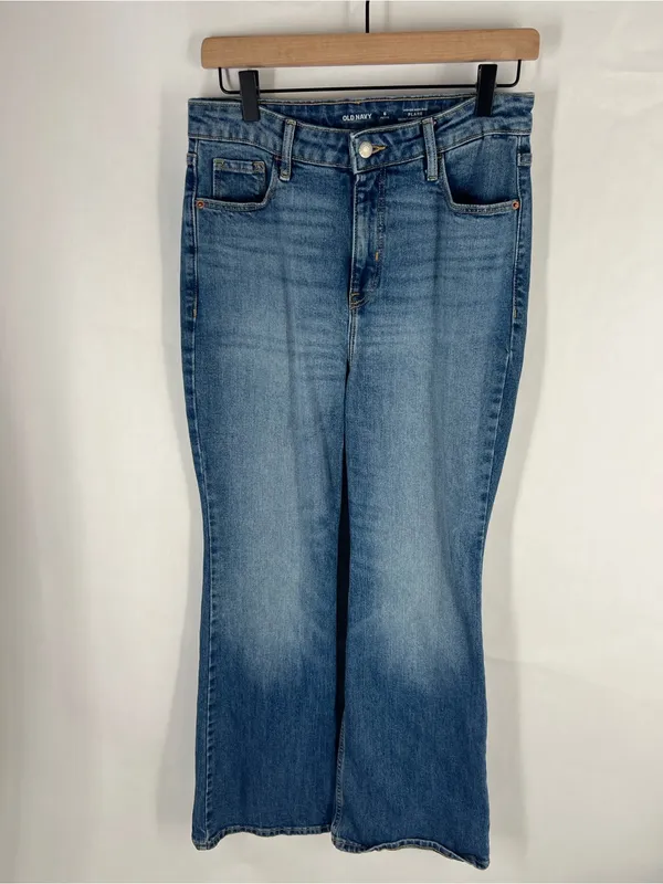 Old Navy Higher High-Rise Flare Jeans 6 Petite Medium Wash Clover - Image 2