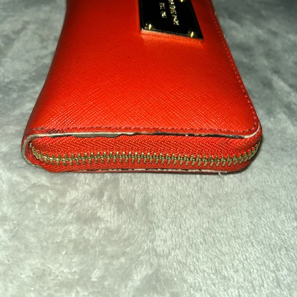 Michael Kors Vibrant Red/ Orange Wallet
GUC - Image 8