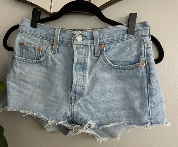 Levi's 501 Light Wash High Rise Denim Shorts Raw Hem Size 25 - Image 5