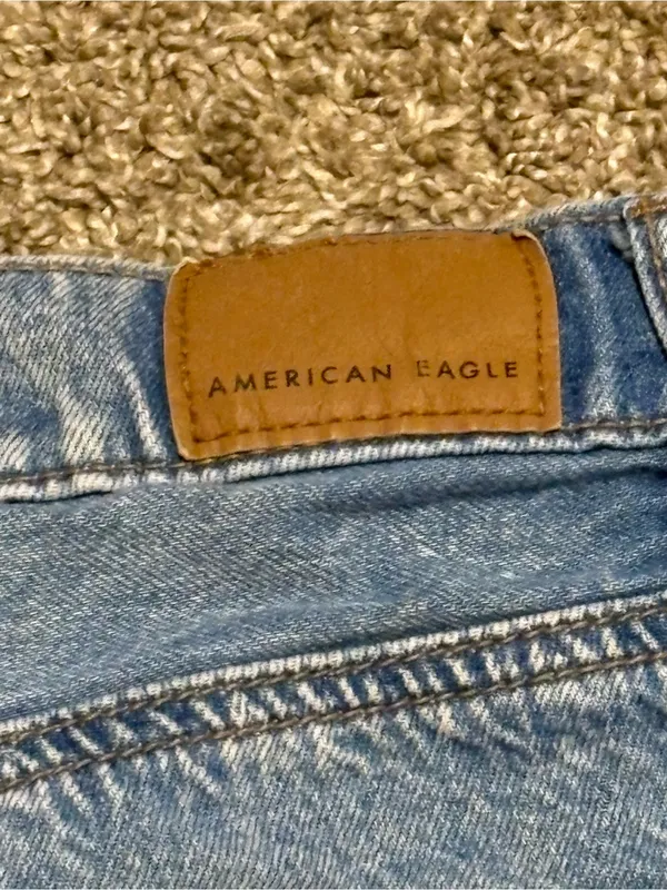(American Eagle) High Rise Distressed Denim Shorts: Size 4 - Image 6