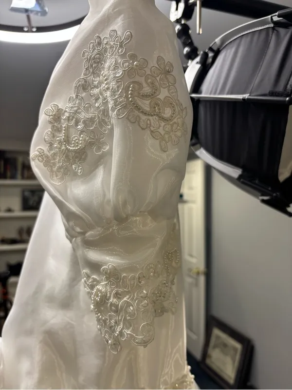 Ivory Lace Tulle Bridal Gown with Puff Sleeves - Image 3