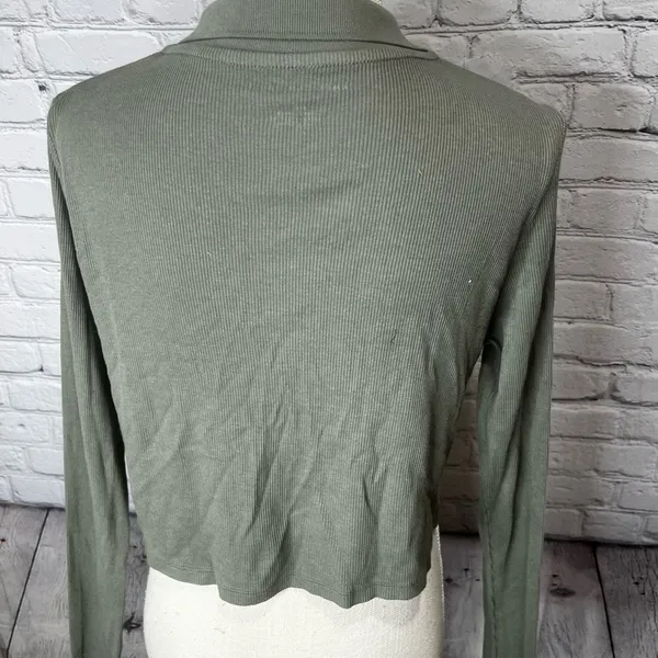 American Eagle shirt top size med - Image 9