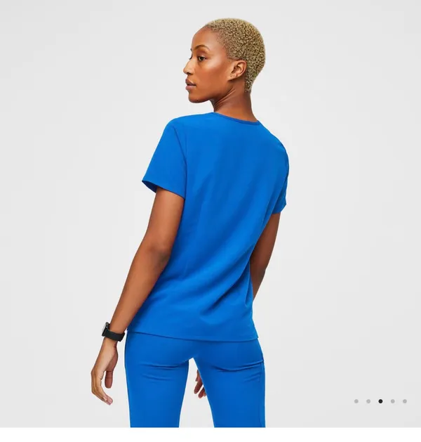 FIGS Casma™ Three-Pocket Scrub Top - Image 3