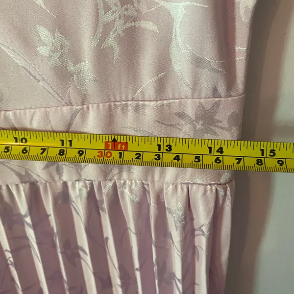 NWT Lulus Lavender Purple Satin Pleated Floral Midi Dress Women's size Medium - Image 9