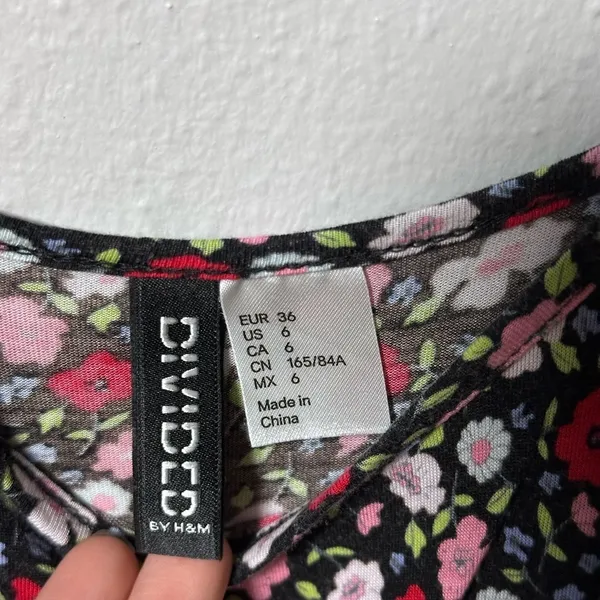 Divided by H&M Women Floral Black Top Spaghetti‎ strap size 6 - Image 3