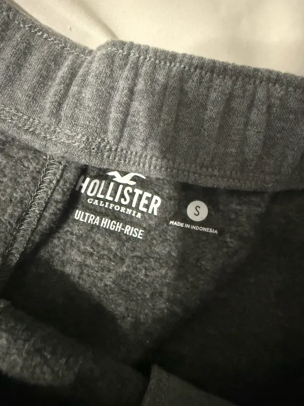 Hollister Sweat High-Rise Shorts - Image 3