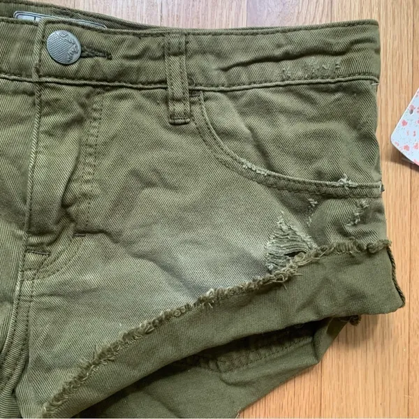 NWT Free People Army Green Denim Jean Distressed Hot Pants/ Shorts Size 26 - Image 6