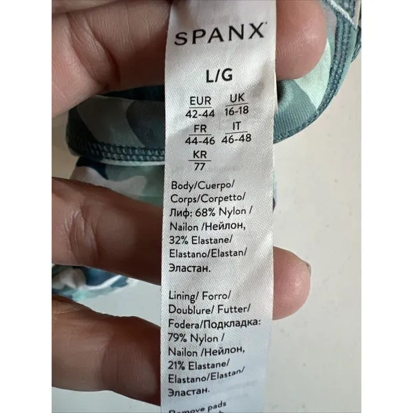 Spanx Low Impact Sports Bra Large Camo athletic yoga green full coverage - Image 3