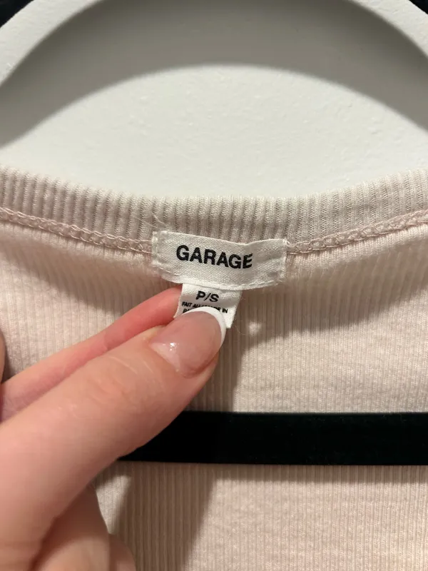 V-Neck Crop Top Garage Ribbed - Image 2