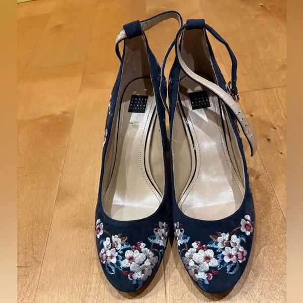 White House black market Bethany blue suede embroidered shoes 8.5 - Image 3