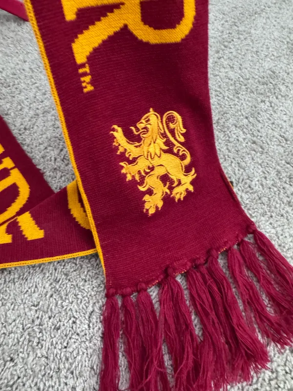 Gryffindor Scarf & Socks - Image 6
