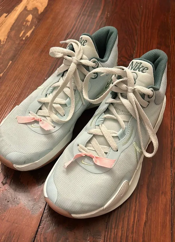 Nike Green Basketball Shoes - Image 3