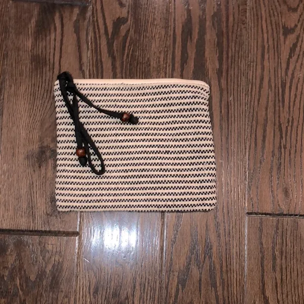 Small travel bag for cosmetics, phone accessories etc - Image 2