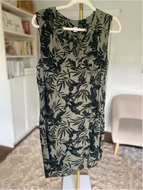 Old Navy Tropical Leaf Shift Dress Sleeveless Resort Coastal Boho Quiet Luxury‎ - Image 2