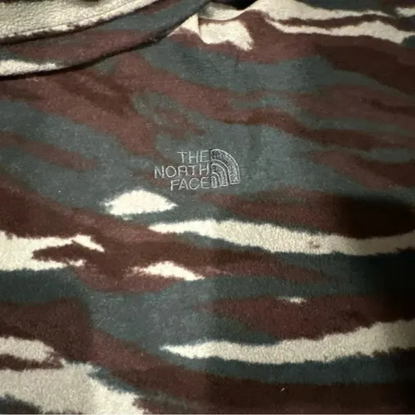 The North Face Womens Pullover Sweater Turtle Neck Medium Green Animal Print - Image 3