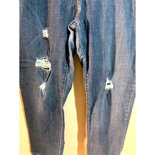 Levi's Boyfriend Jeans Distressed Medium‎ Wash Size 34 - Image 2