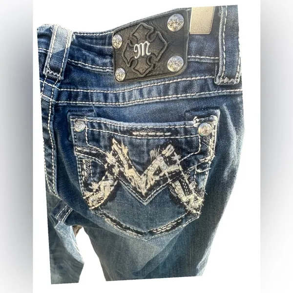 Miss Me jeans size 28/34 signature boot gorgeous jeans mint condition. Preowned - Image 4