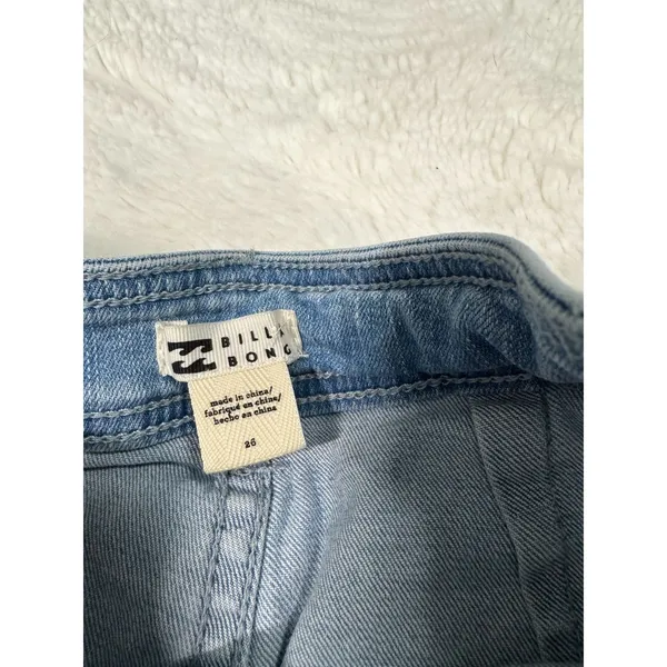 Billabong Wide Leg Jeans Women's Size 26 Light Wash Blue Raw Hem Frayed - Image 2
