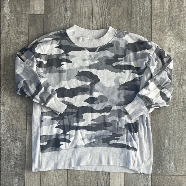 Aerie Oversized Grey Camouflage Crewneck Sweatshirt Size Small - Image 3