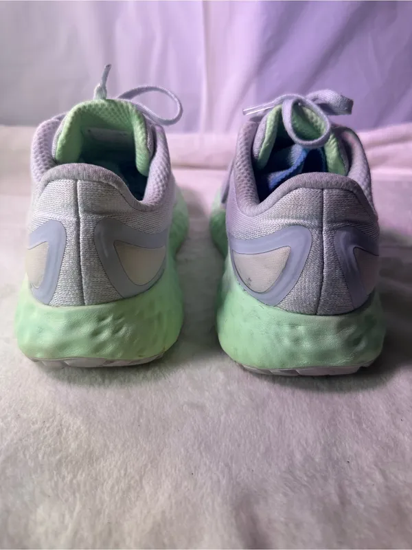 New Balance White Shoe with Neon Green Accents - Image 6