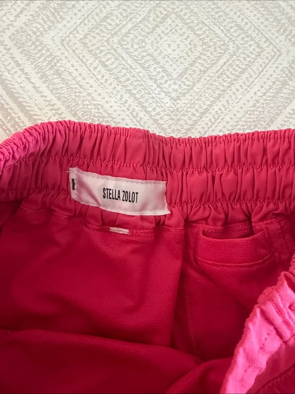 Lululemon Hotty Hot Shorts Low Rise 2.5” Bright Pink Women’s Size 2 - Image 5