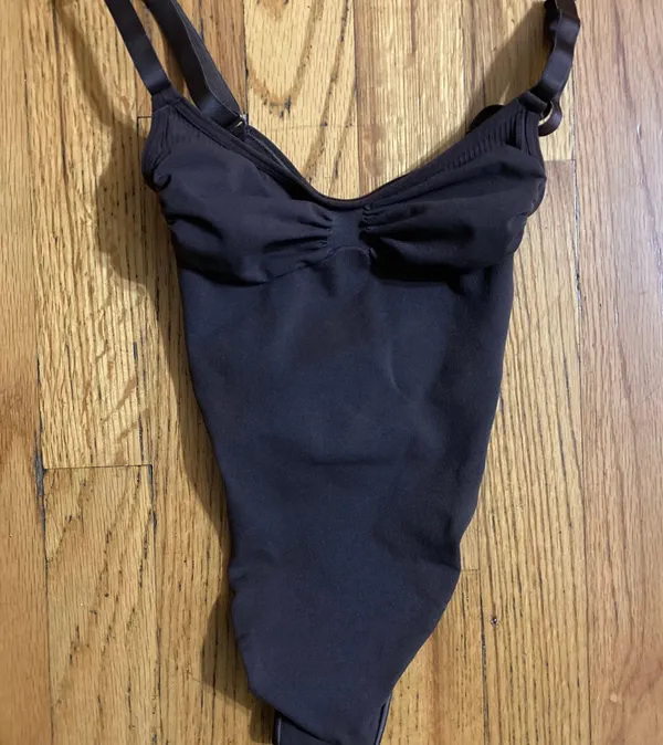 SKIMS NEW! Sculpting Thong Bodysuit - Image 3