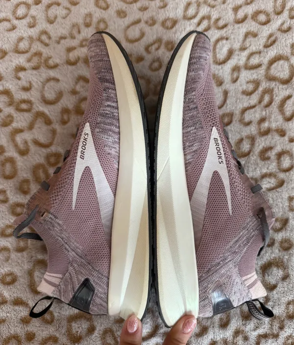 Brooks Women's Levitate 4 Pink/ Gray Running Shoes Size: 10.5B - Image 5