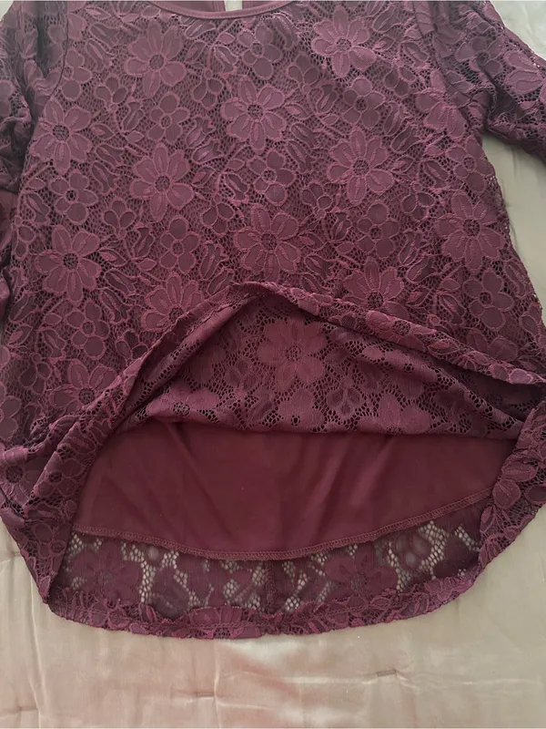 Floral Lace Bell-Sleeve Blouse in Maroon - Image 4