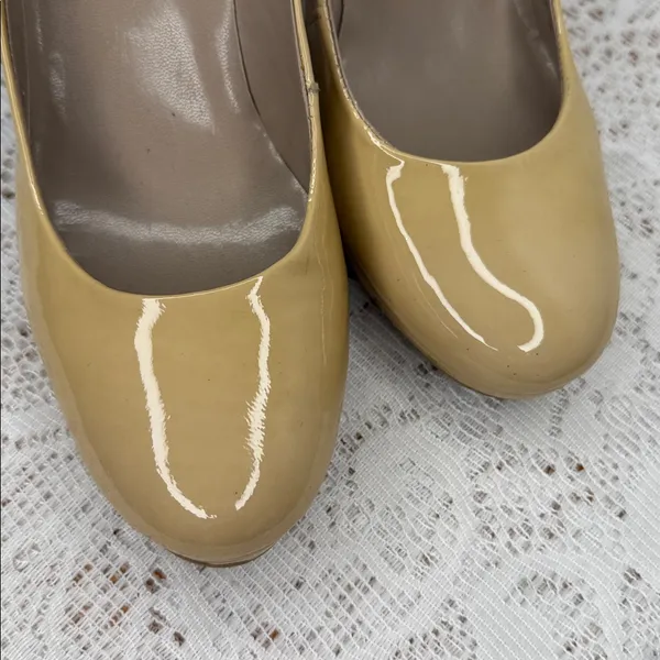 Franco Sarto patent leather cream tan slip on heels - Image 2