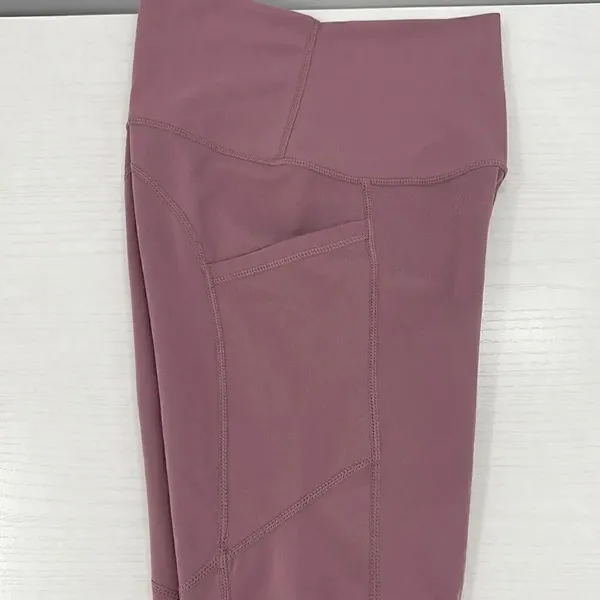 Yogalicious Lux mauve capri leggings size small - Image 3