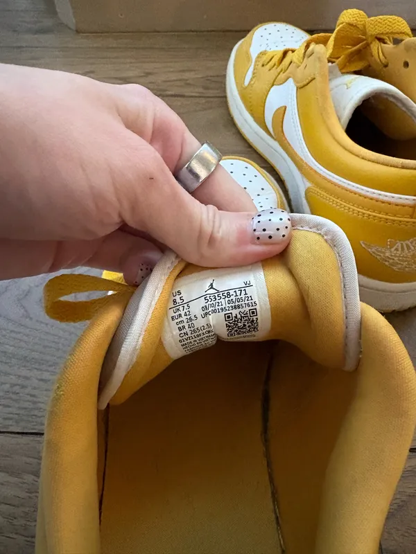 Yellow Nike shoes - Image 6
