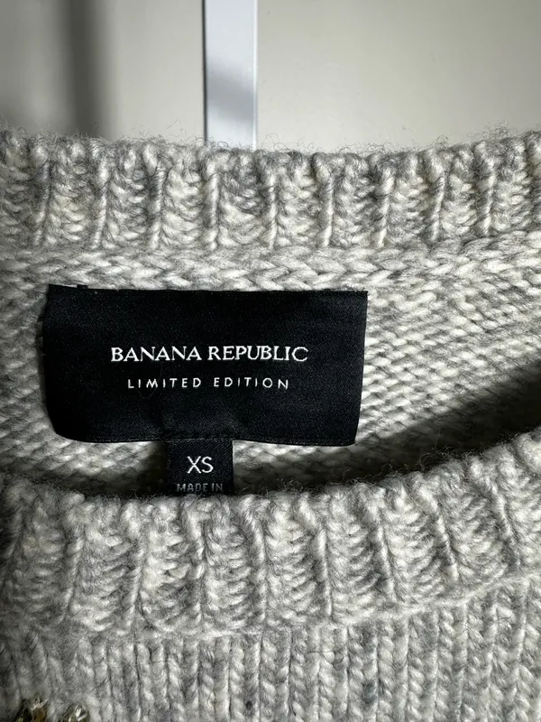 S387. Banana Republic Limited Edition Jeweled Merino Wool Sweater XS Gray - Image 2