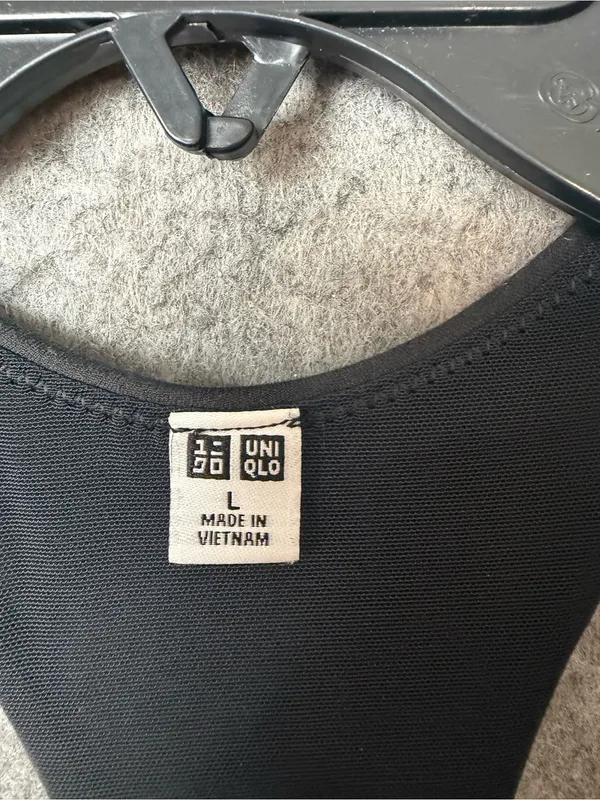Uniqlo Woman Large Black Racerback Cropped padded tank top - Image 2