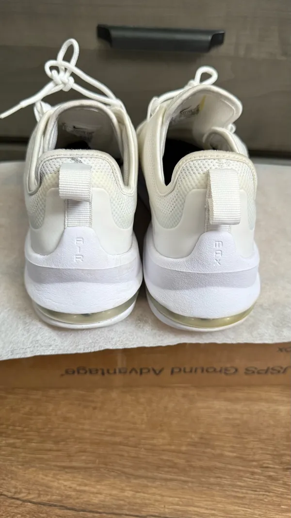 Women's Size 9 Nike Air Max Axis White Running Cross Training Exerc - Image 3