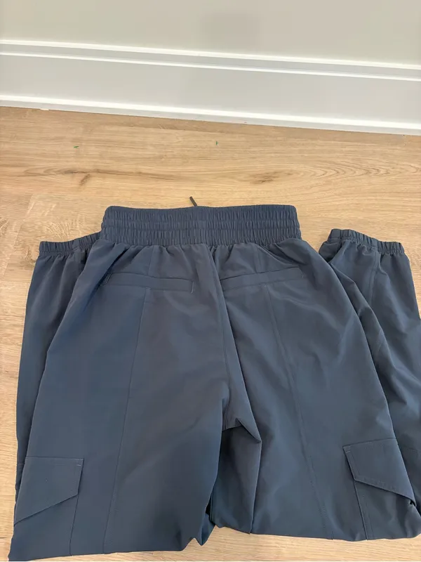 Spanx Casual Fridays Cargo Jogger Pants Size Small - Image 3