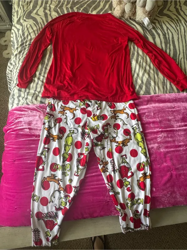 Women’s ' Red Grinchmas Pajama Set - Image 4