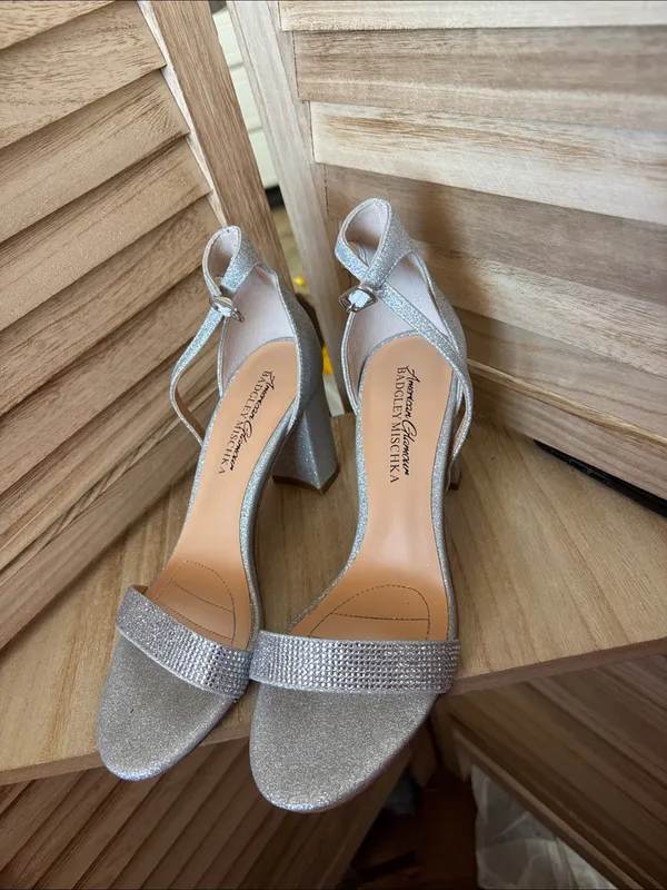 Badgley Mischka Silver Glitter Block Heel Sandals 5 1/2 - Image 2