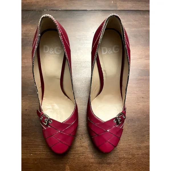 Dolce and Gabbana plum colored 3 inch heel women's 37 1/2 - Image 3
