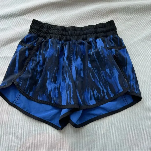 Lululemon Tracker nightsky 4” Shorts 6 blue black - Image 3