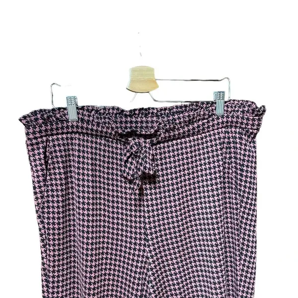 Torrid Slim Taper Studio Ponte High Rise Tie Pant Pink Houndstooth Plus Size 1X‎ - Image 4