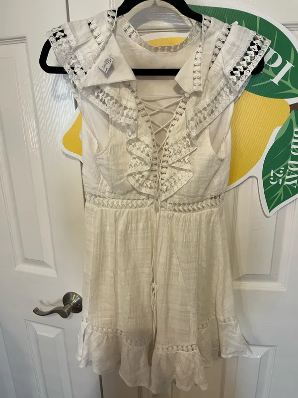 White Dress Selfie Leslie - Image 2
