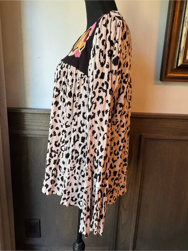 Embroidered Floral Yoke Leopard Print boho peasant top large Euc - Image 3